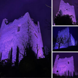 Burg Friedau in Zizers erstrahlt in violett
